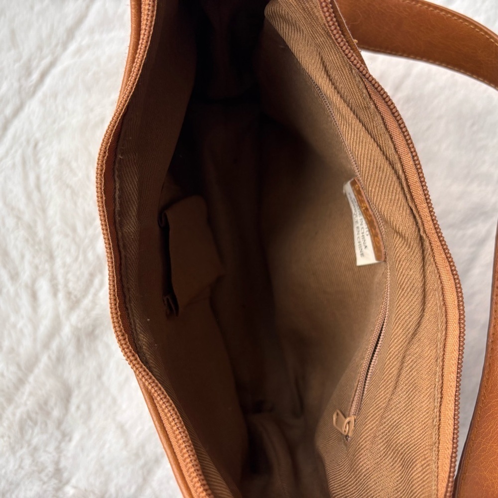Vintage Veneto Cognac Brown Shoulder Bag | Y2K Minimalist Buckle Strap - Picture 9 of 13